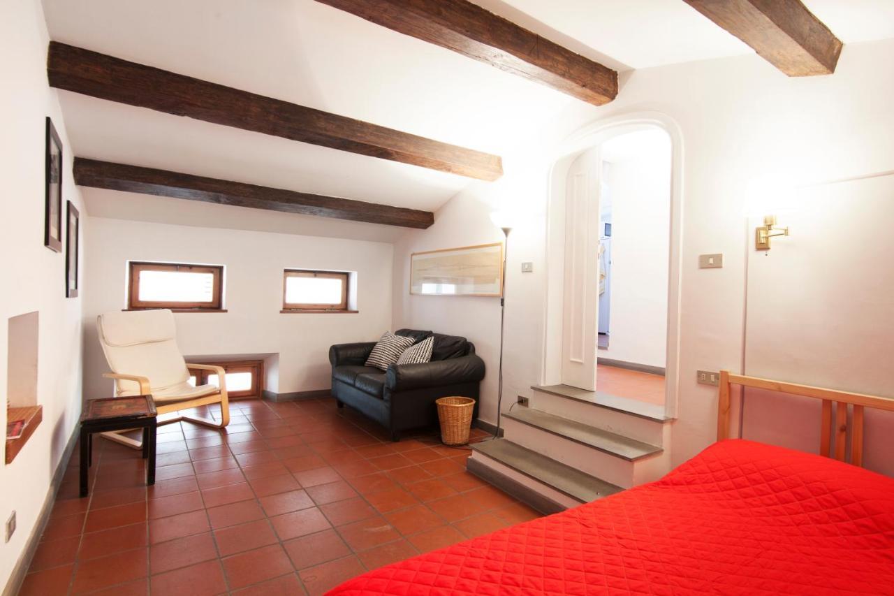 Riverside Apartment in Florence 2