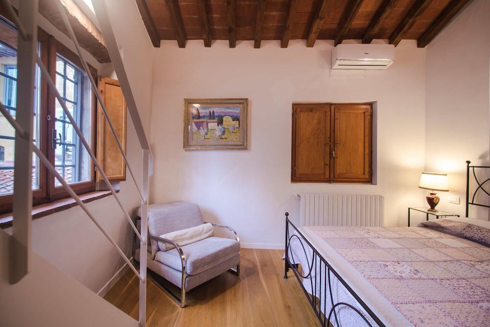 Central Location in Florence Inviting 3bd Apt 1