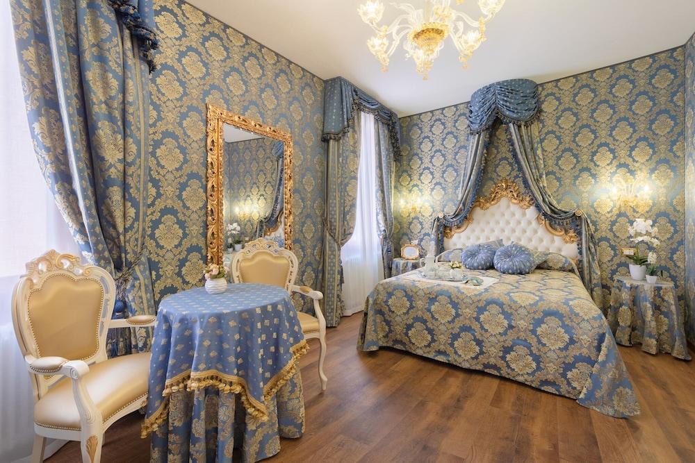 Canal View San Marco Luxury Rooms 1