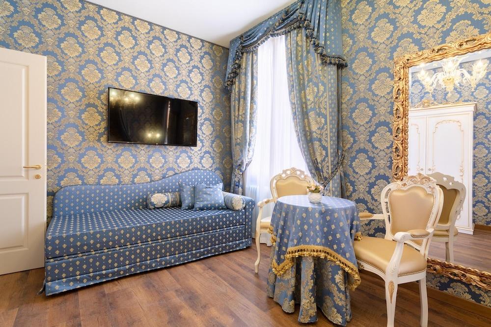 Canal View San Marco Luxury Rooms 2