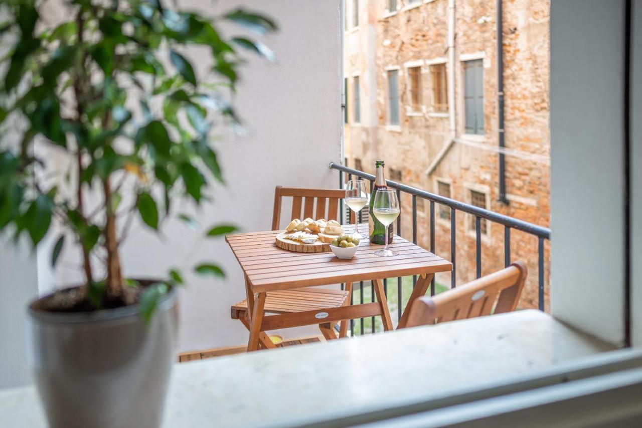 Ca Del Mar Venice Luxury Apartments 1