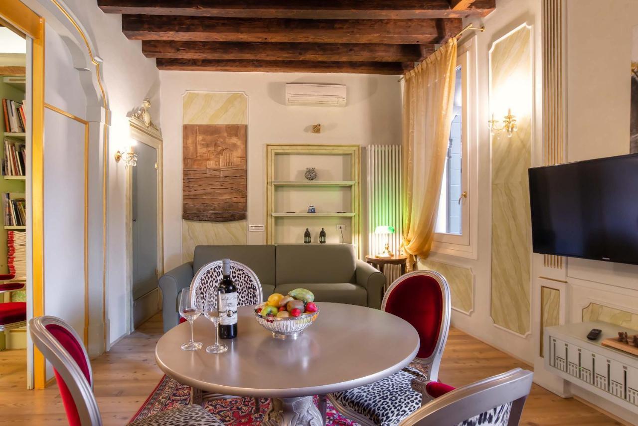 Sant'angelo - Fenice Apartments in Venice 2