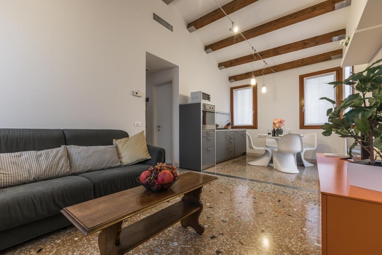 Ca' Della Frutta Venetian Apartment 1