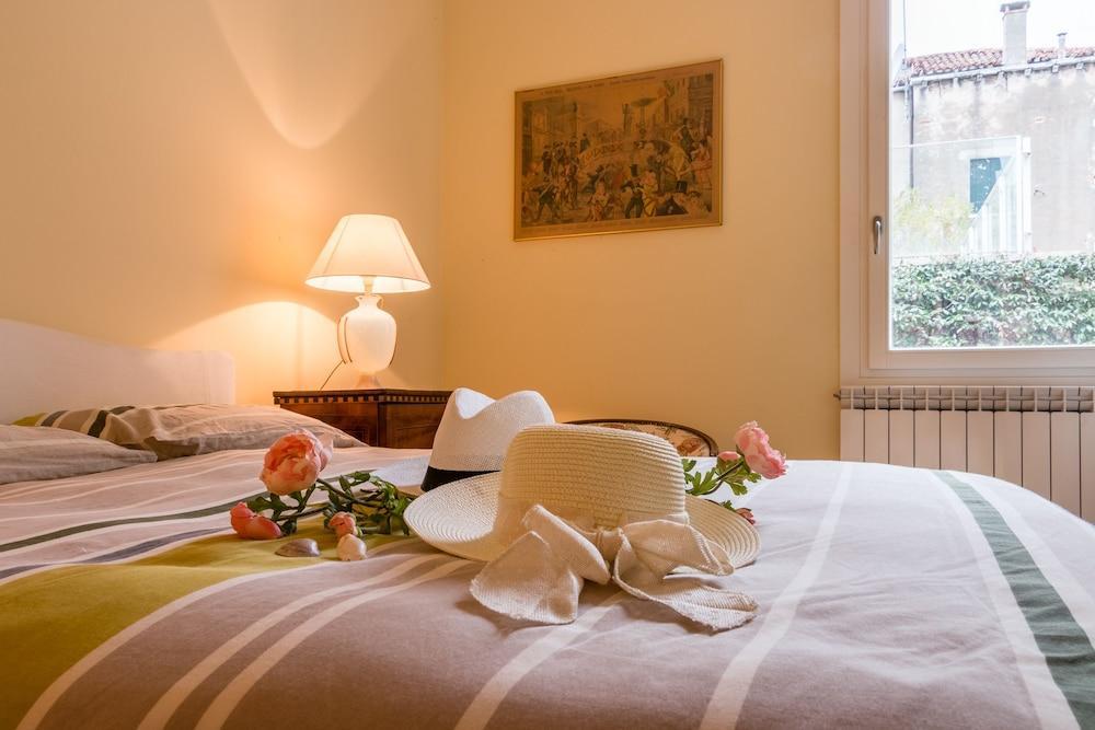 Ca' Barbo Romantic Apartment in Venice 1