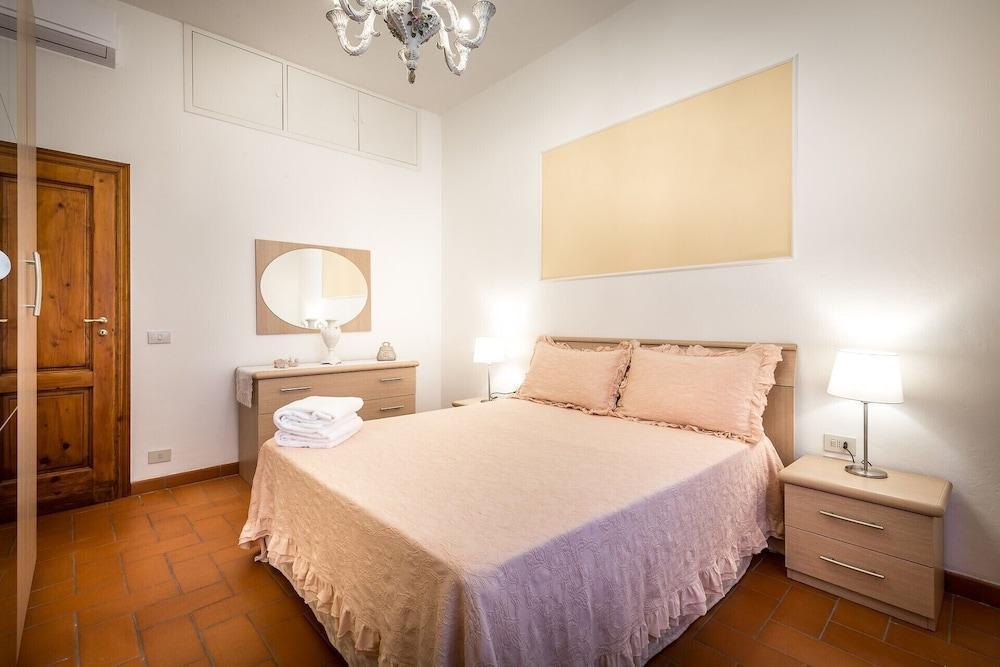 Classic Tuscany Apartment B by Mmega 2