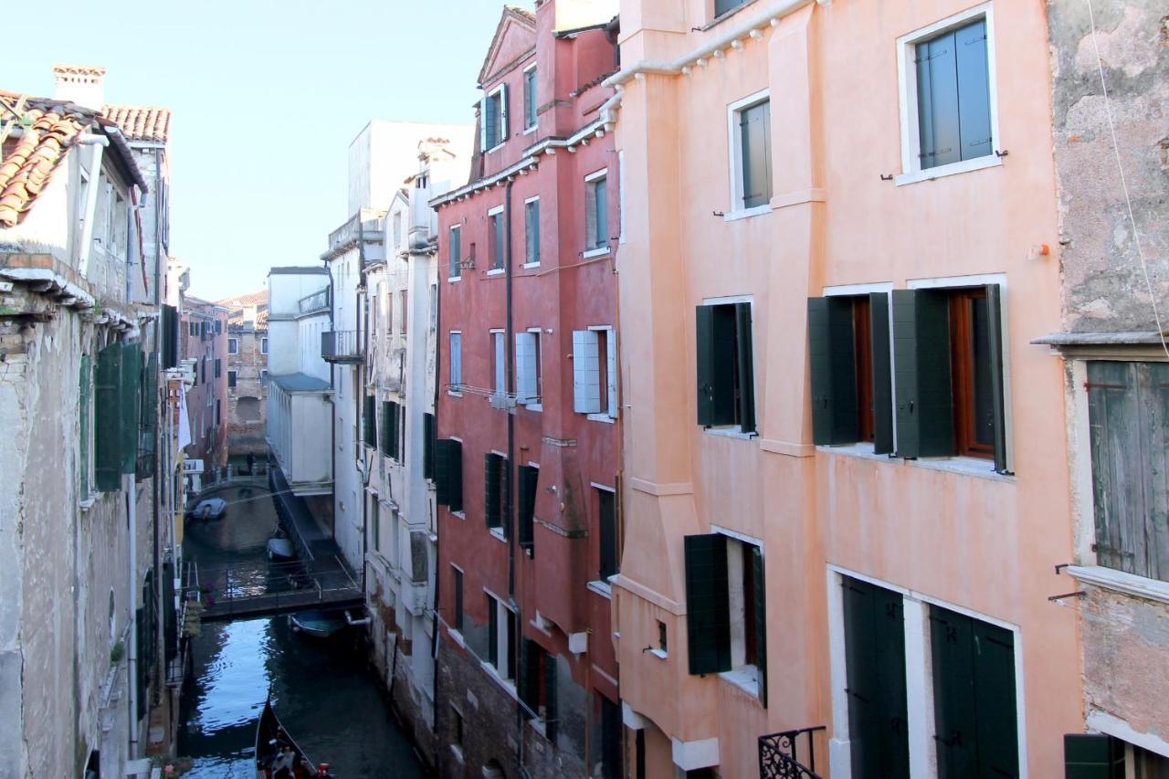 City Apartments Corner Canal View 1