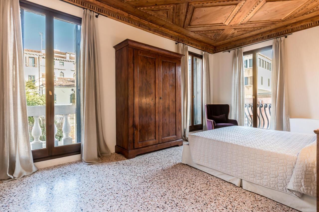 Sartor Apartment with Canal View And Private Court 2
