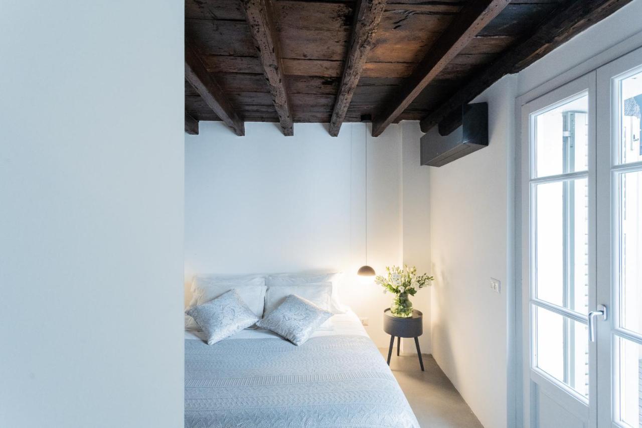 Shades of Como with Private Terrace by Rent All Como 1