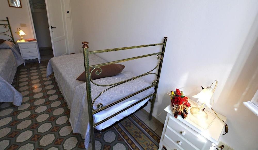 Colonna Apartment with Terrace 2