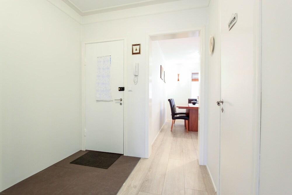 Apartment S33 2