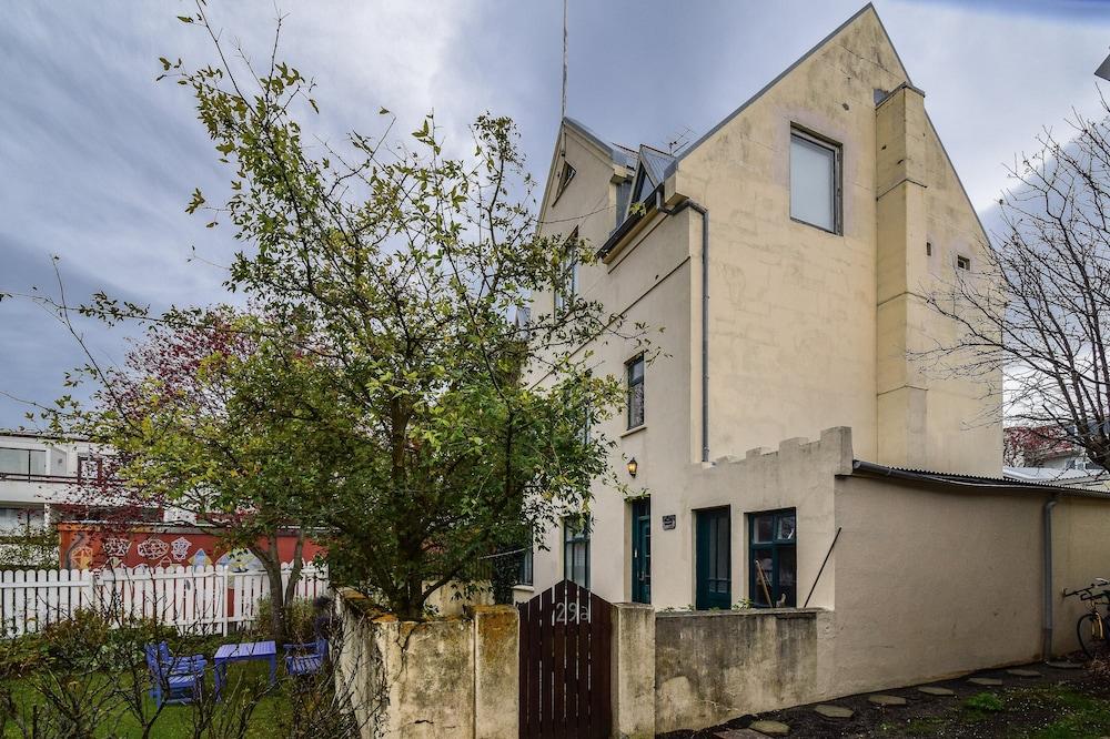 Apartment B29