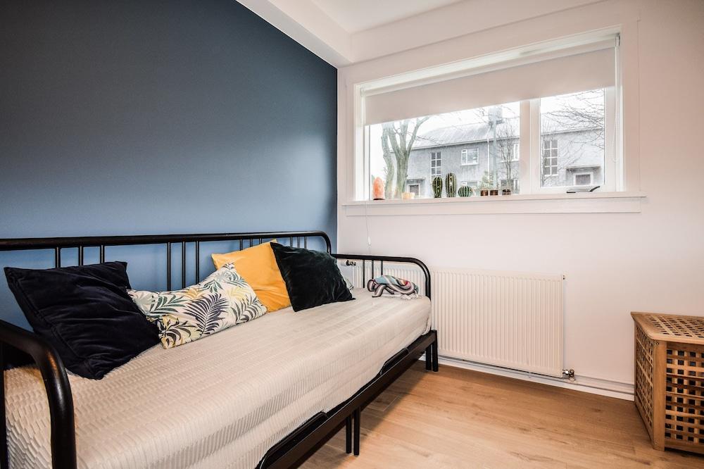 Apartment G22 1