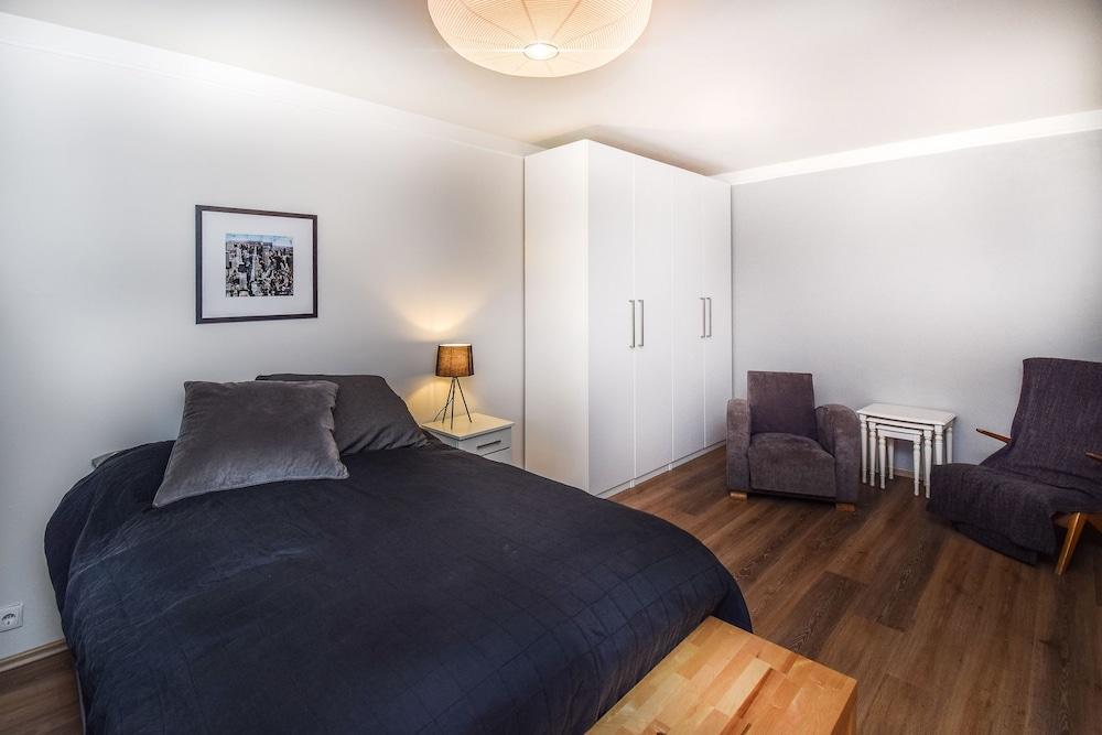 Apartment B48 2