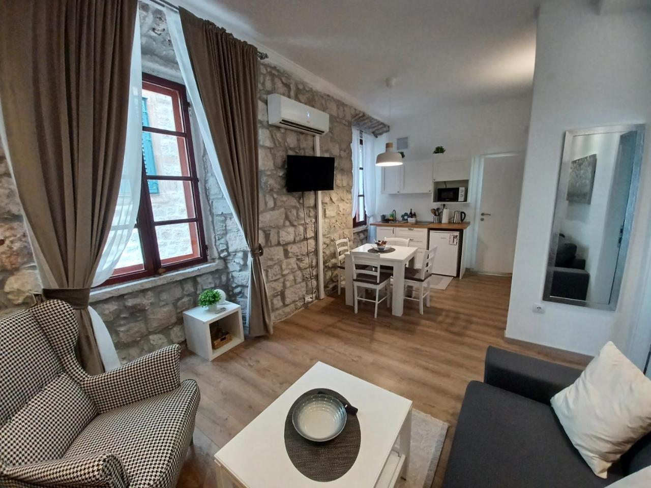 Placeta Apartments 1