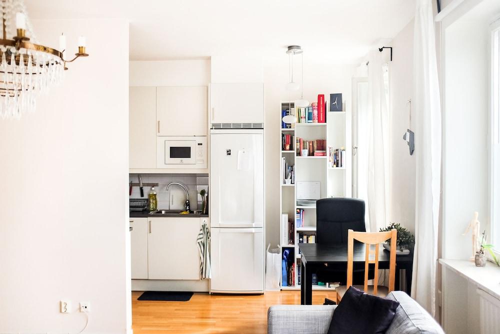 Comfortable Studio Apartment - Midsommarkransen 1
