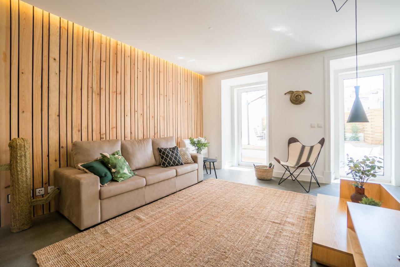Wood Wall & Garden Apartment 2