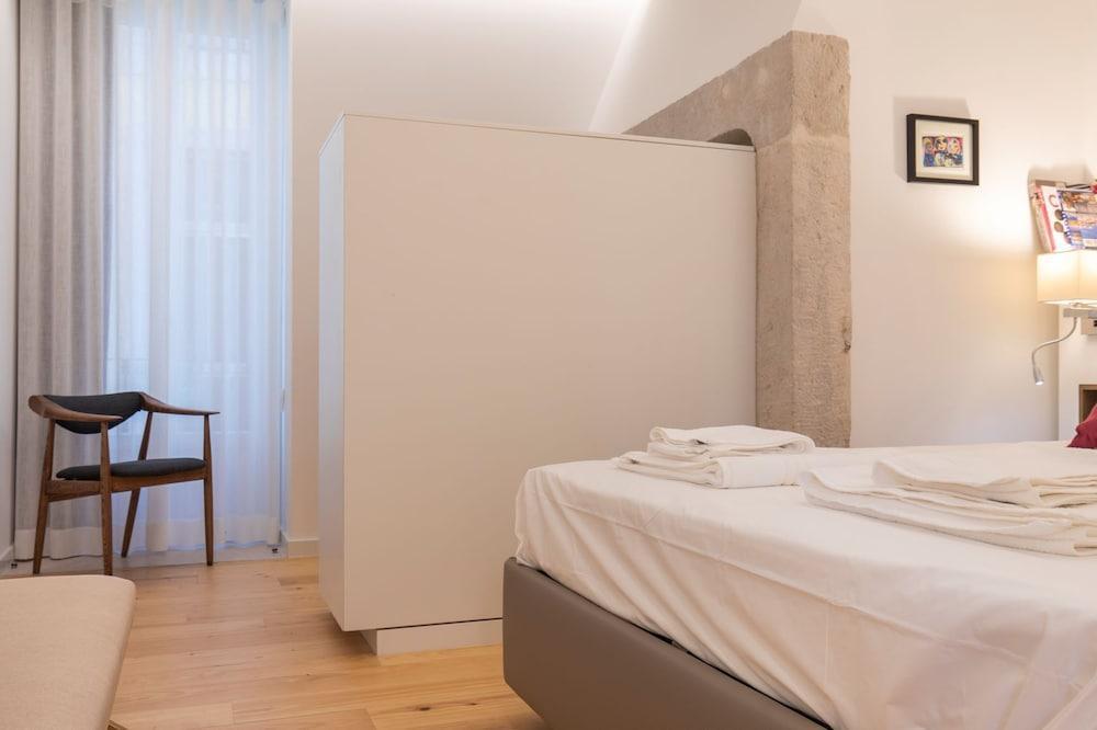Trendy & Classic 2 Bedroom Apartment 1