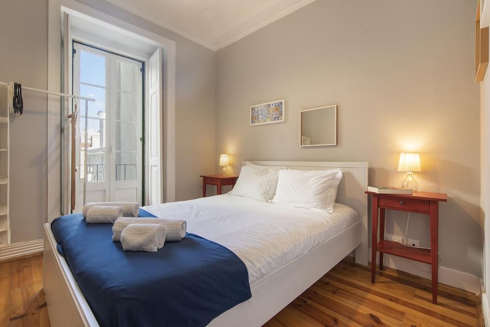 Trendy & Lightful Apartment 1