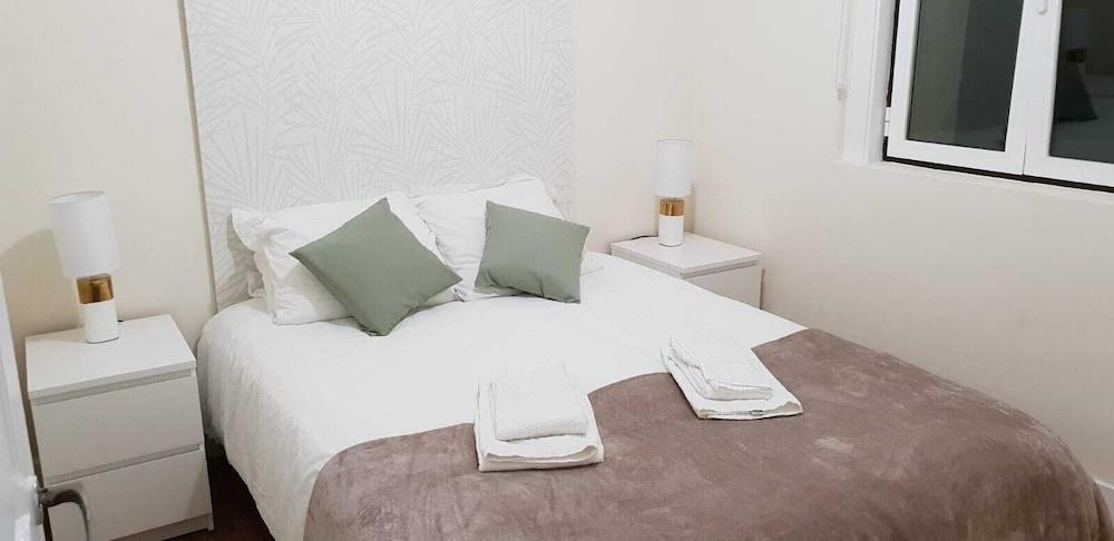 Apartment with Balcony in the Heart of Lisbon 1