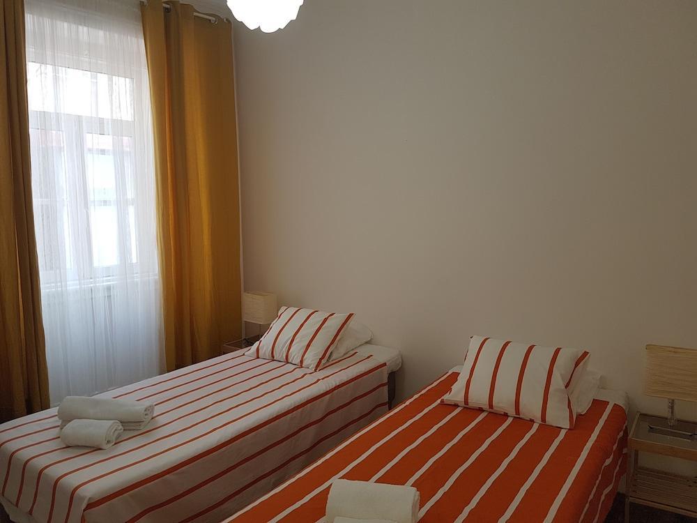 Apartment with Balcony in the Heart of Lisbon 2
