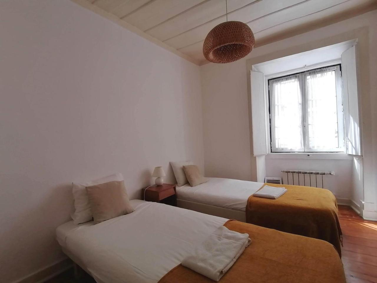 Stunning Apartment Near Chiado 1