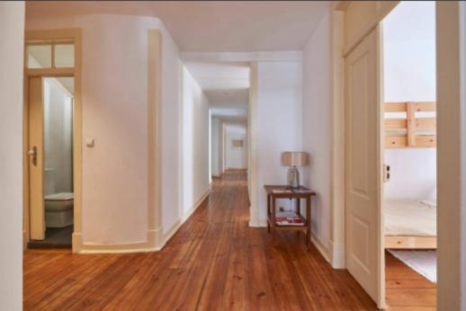 Stunning Apartment Near Chiado 2