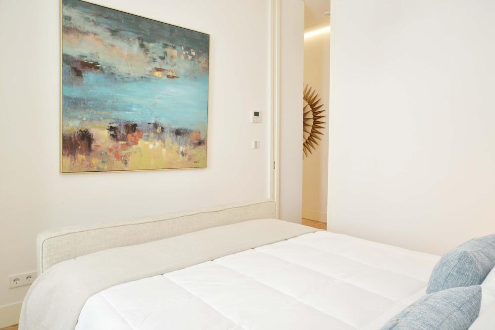 Trendy Chic Apartment 1
