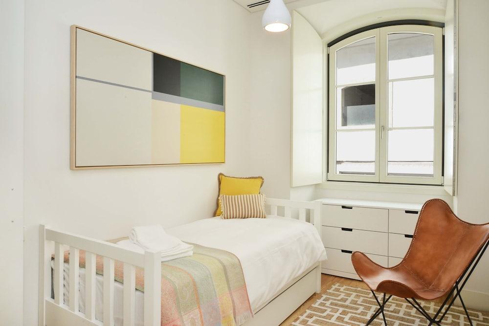 Trendy Chic Apartment 2