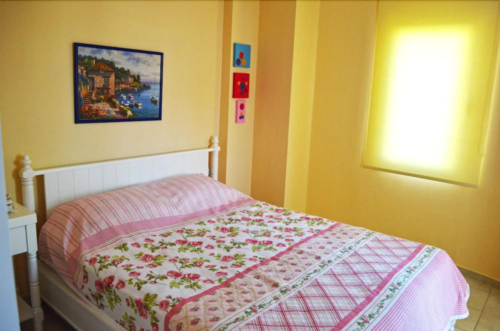 1 Bedroom Apartment Lake View 3 by Likya Global