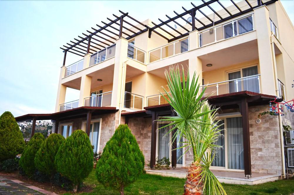1 Bedroom Apartment Sea View 2 by Likya Global
