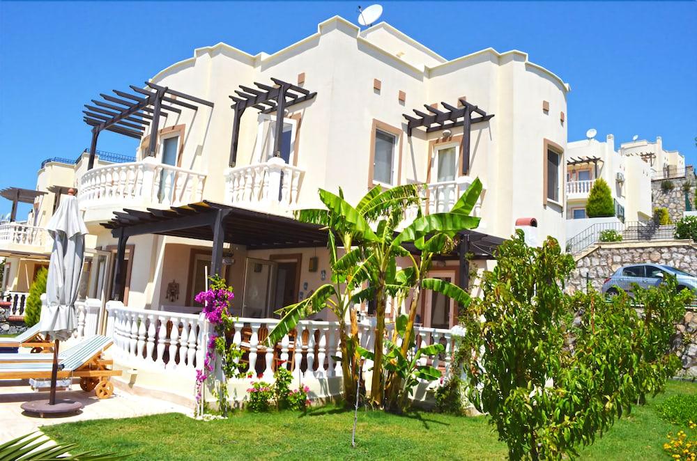 Apartment 3 Bedroom Lake View 7 by Likya Global