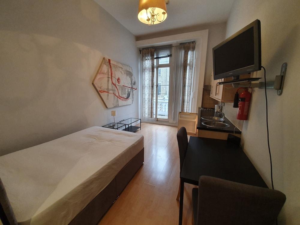 Studio Apartment in South Kensington 1 1
