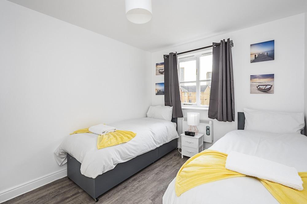 Modern 2 Bedroom Lewisham Apartment 1