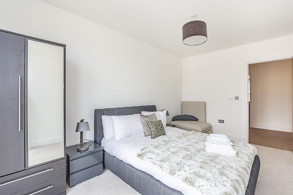 Stunning Brand New Westminster Apartment 2