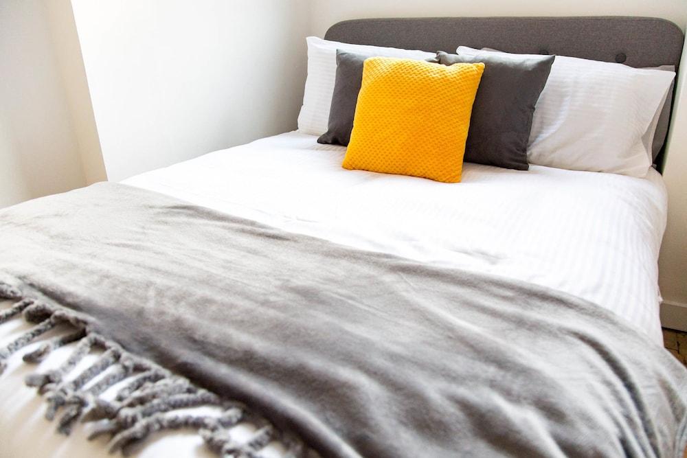 Spacious Two Bed in Hackney 1