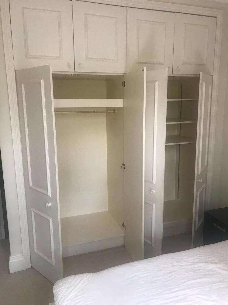 Beautiful One Bedroom in Kensington 2