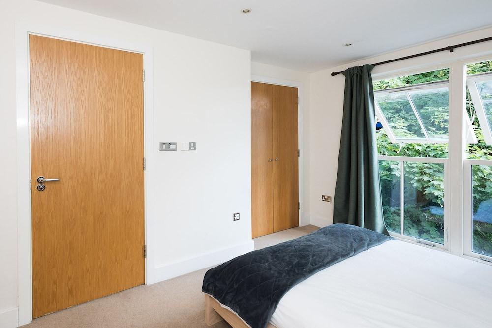 Spacious 2 Bed - Battersea High Street 1