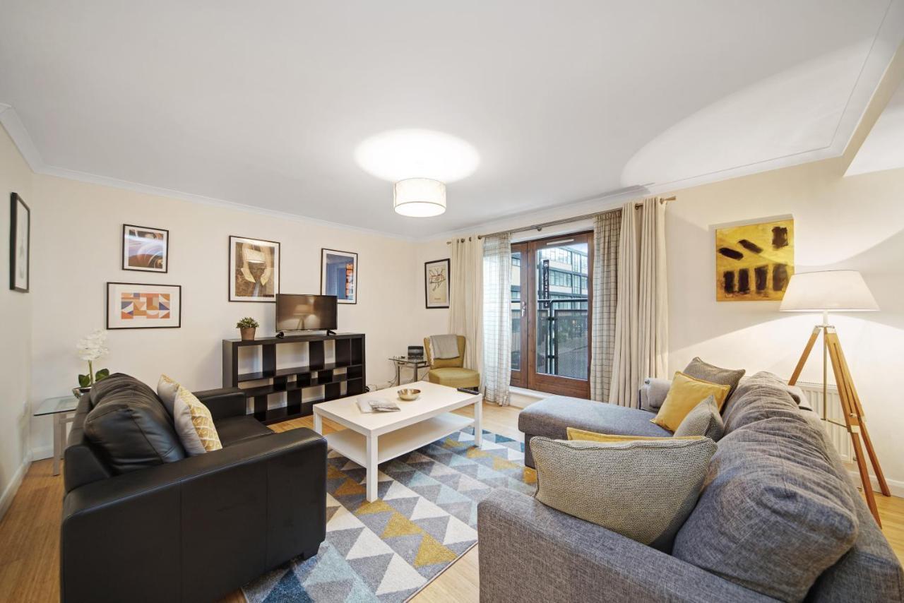 2 Bed Chic Apartment Near Shoreditch & Liverpool St Free Wifi & Parking by City Stay Aparts London