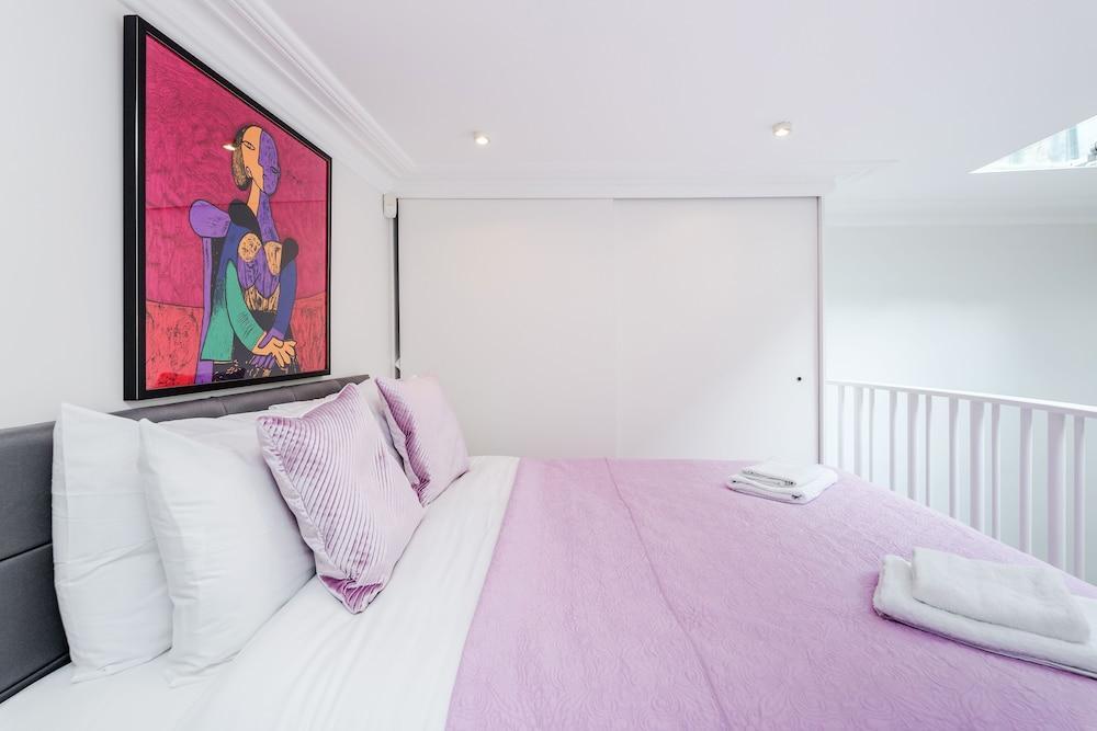 Distinctive Apartment for 3 with Mezz 1