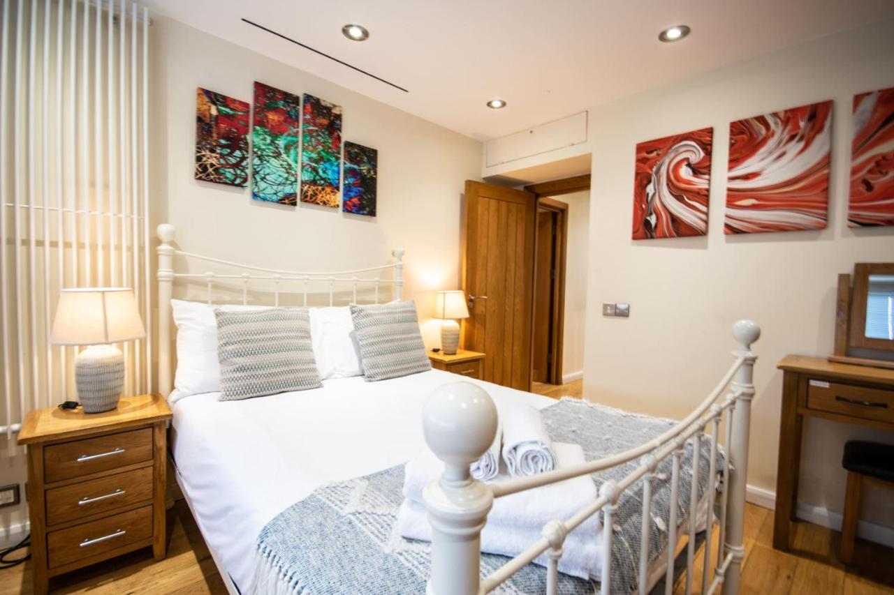 Tower Bridge 2br Apartment for 6 with Terrace 2