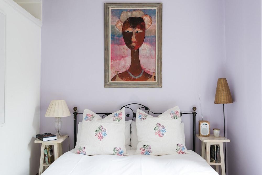 Distinctive Kensington 1-Bed Flat 1
