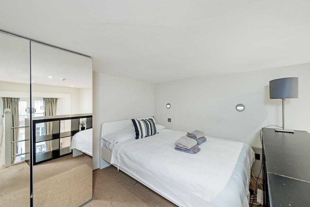 12 43 Clanricarde Gardens 1
