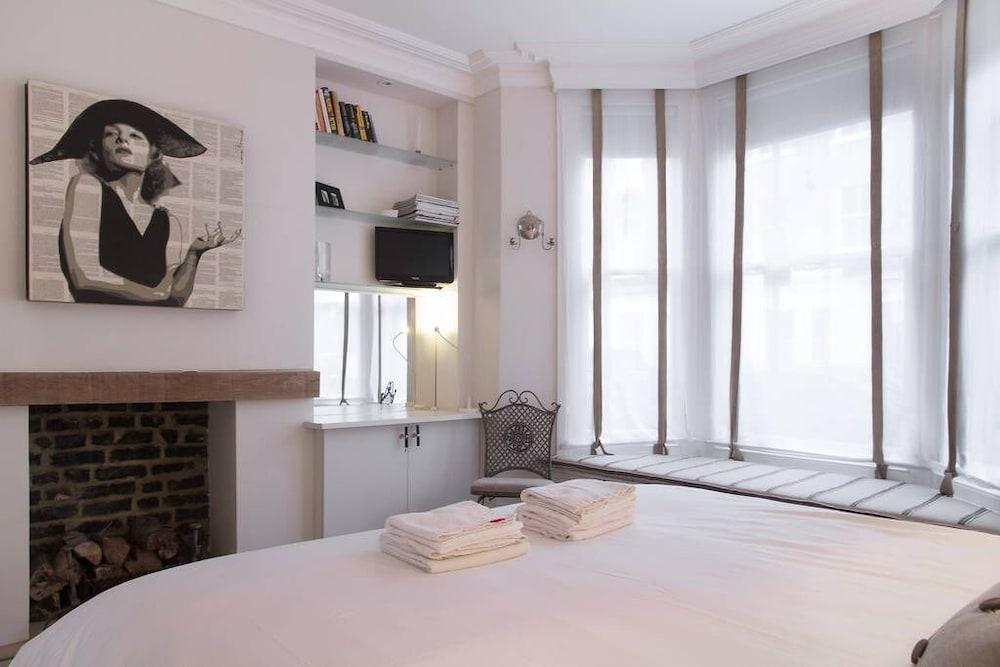 Retreat To a Stylish Flat in Chelsea 1