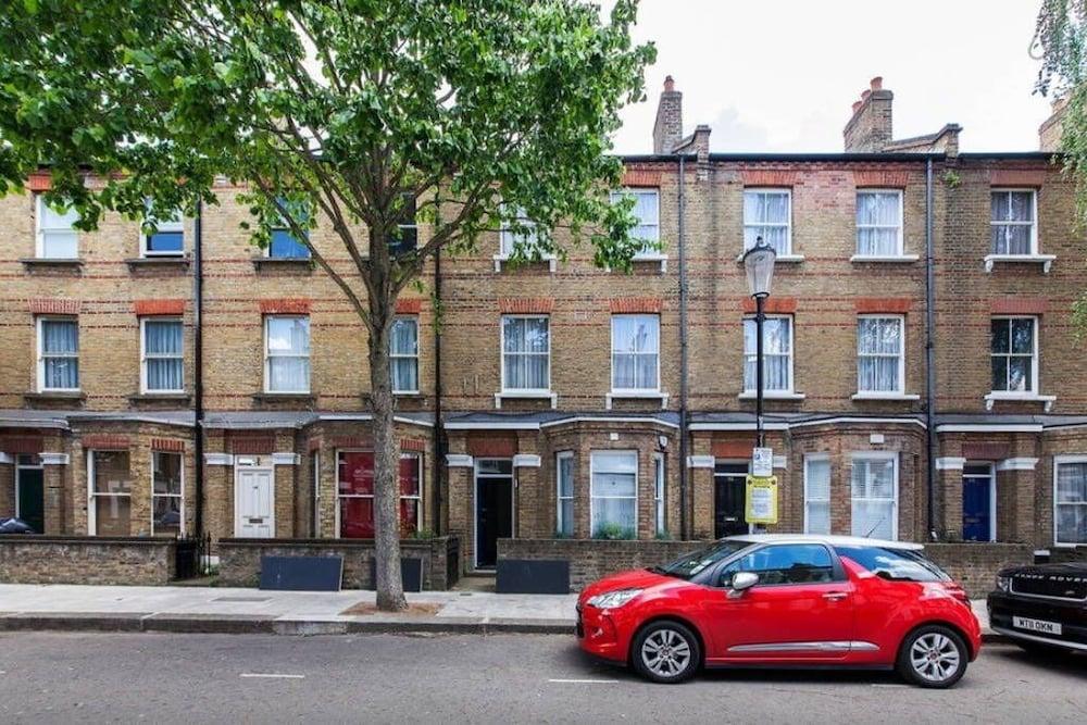 Retreat To a Stylish Flat in Chelsea