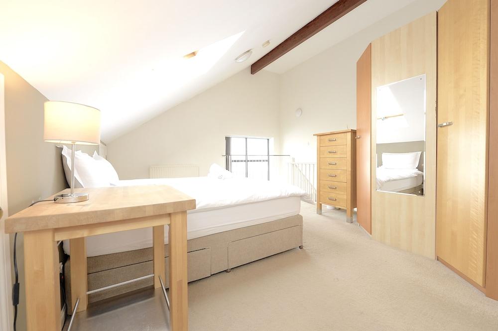 Excel Townhouse 1