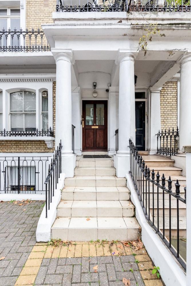 Kings Road Apartments