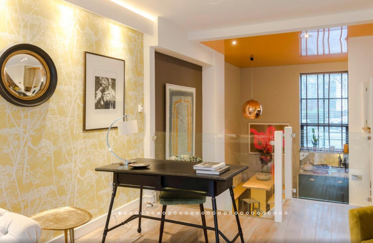Neon Melody - Playful 2 Bedrooms by London Bridge 1