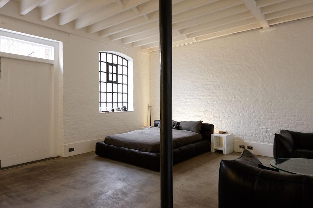 Incredible Designer Warehouse Close To Trendy Shoreditch 1