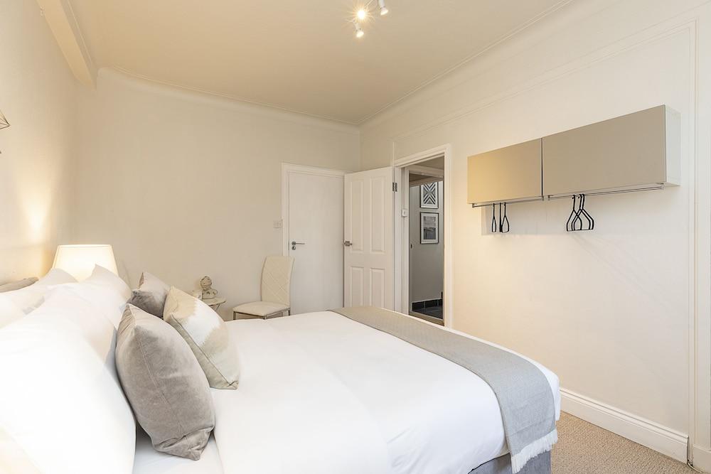 Grand Swiss Cottage Apartment 2
