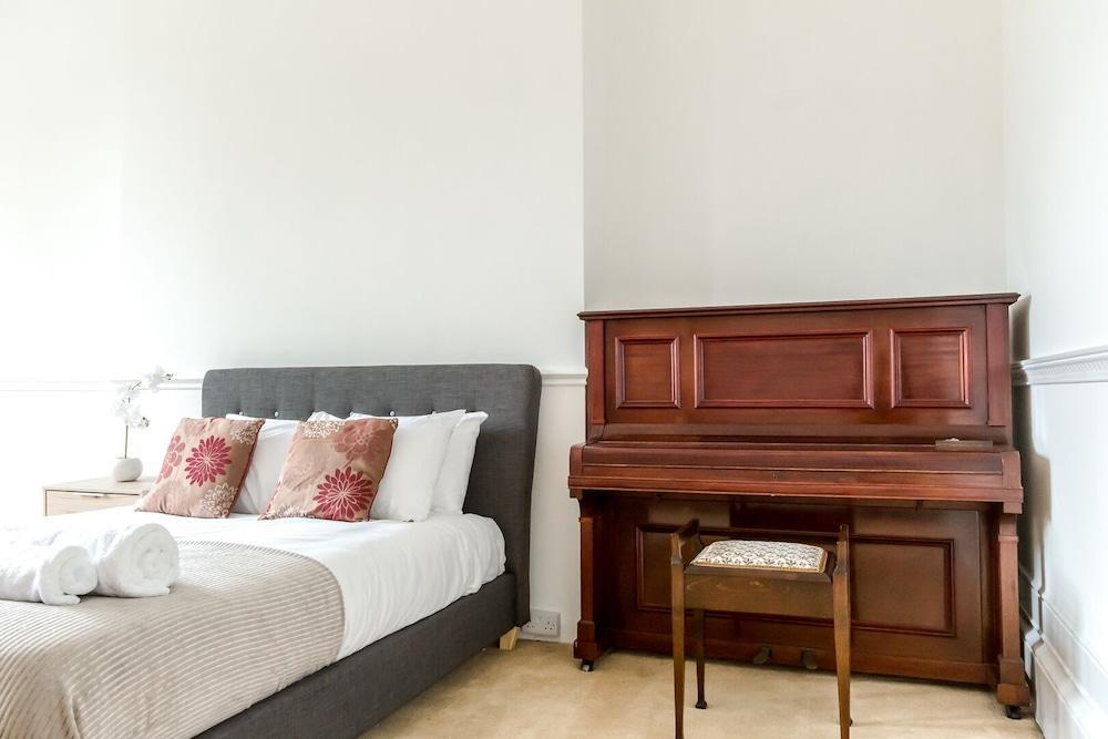 Spacious 1br Period Apartment Hampstead 1